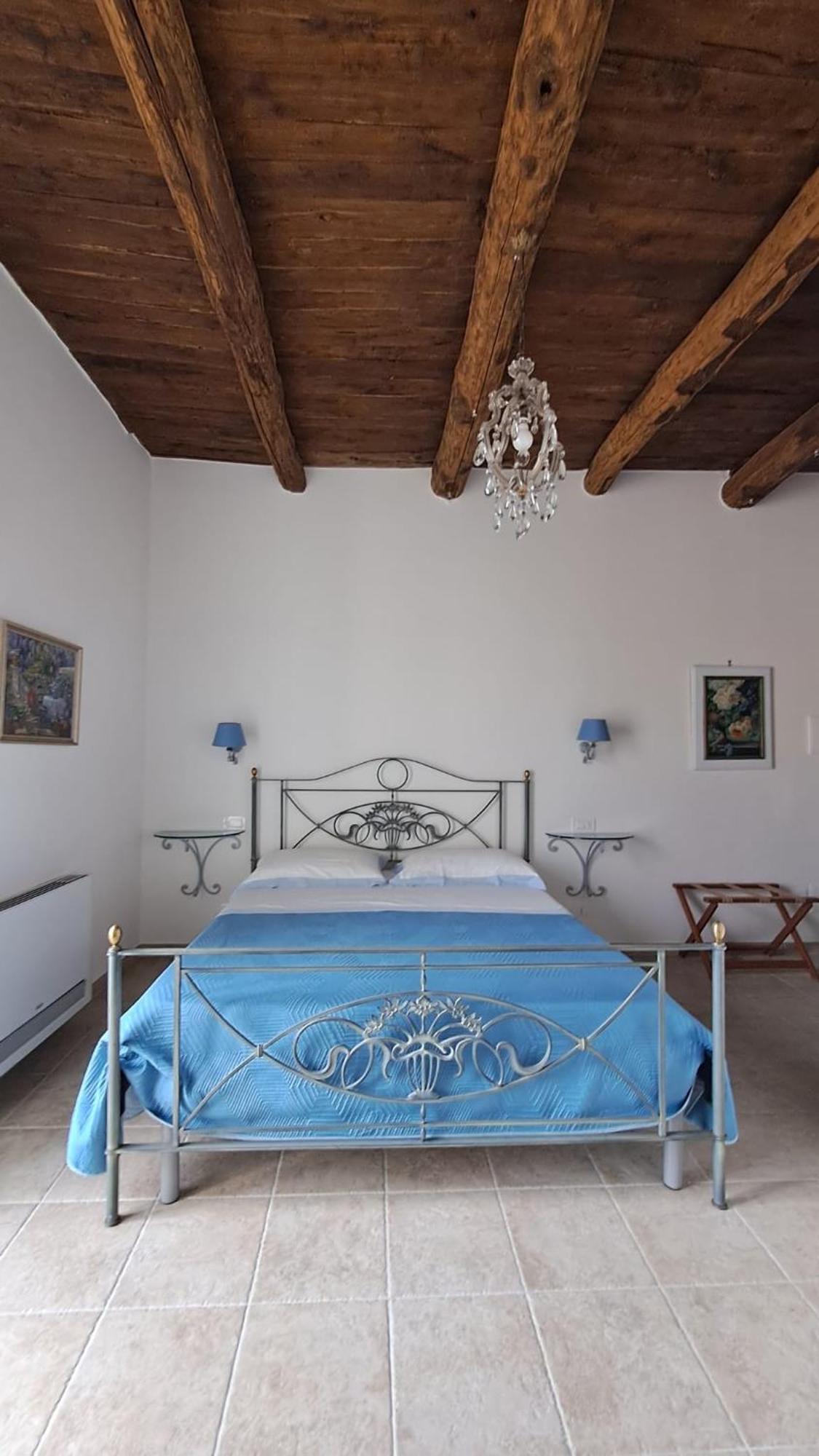 Palazzo Cantarella Stella Cilento Bilik gambar