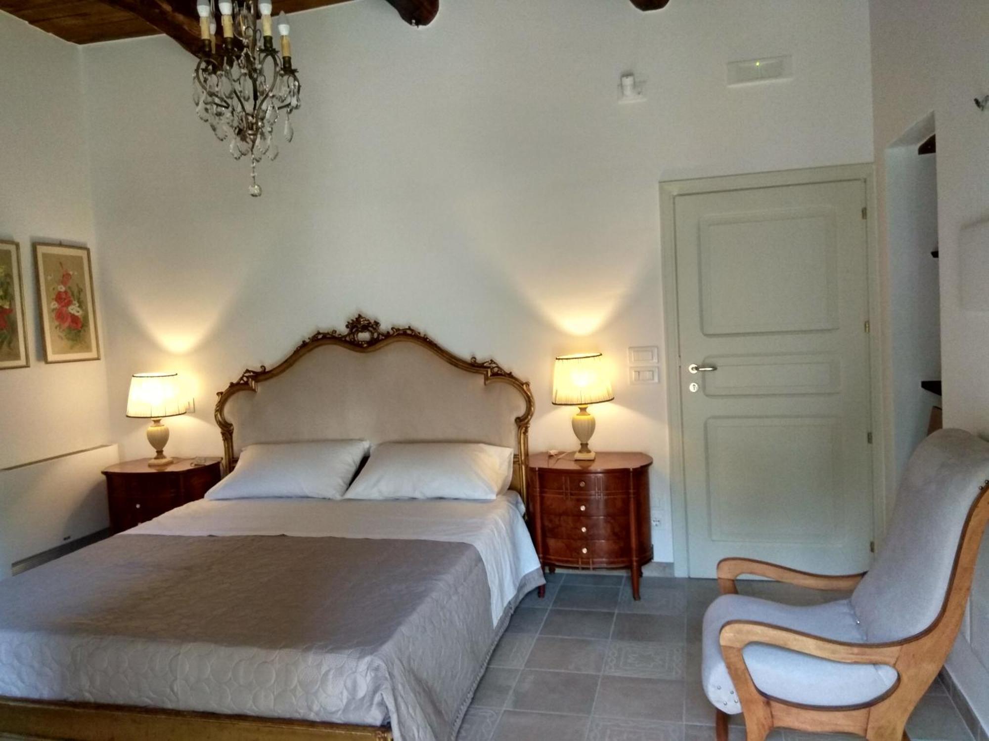 Palazzo Cantarella Stella Cilento Bilik gambar